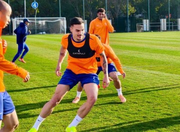 世界杯在线观看入口-阿尔瓦罗带着彭啸踢，铁人四叉戟冲击 李金羽不会飘 泰山拒绝爆冷