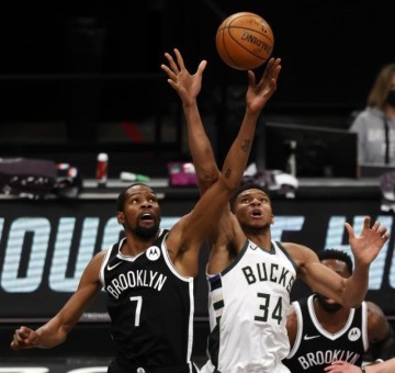 世界杯高清直播-雄鹿篮网明日激战 双方内线布阵将成关键胜负手