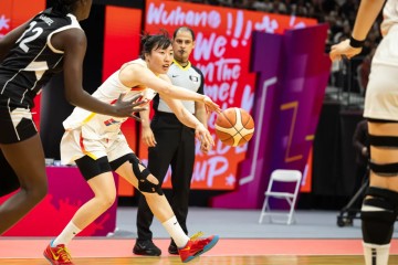 世界杯直播平台-在场赢24分！中国女篮24岁1米86王牌闪耀：李梦替身变3D悍将